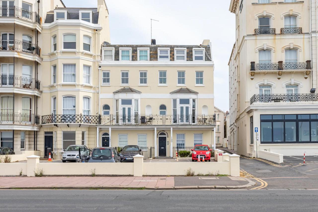 Beaches - Luxury Seafront Apartment Brighton