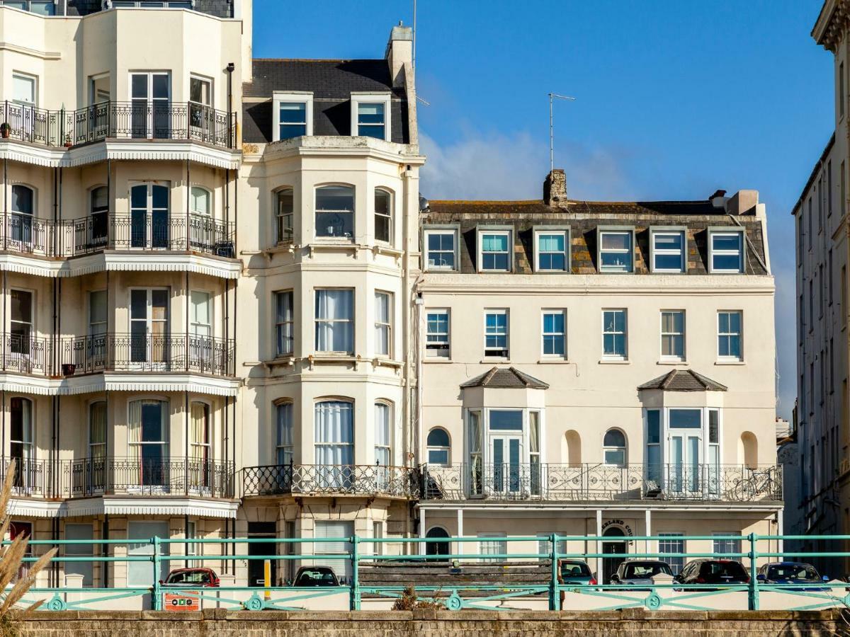 Beaches - Luxury Seafront Apartment